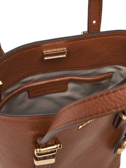 ΓΥΝΑΙΚΕΙΑ ΤΣΑΝΤΑ ΧΕΙΡΟΣ  1