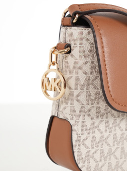 ΓΥΝΑΙΚΕΙΑ ΤΣΑΝΤΑ ΧΙΑΣΤΙ 3