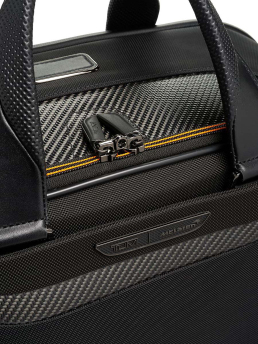 ΤΣΑΝΤΑ ΤΑΞΙΔΙΟΥ MCLAREN QUANTUM  4