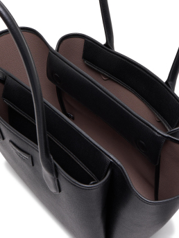 ΓΥΝΑΙΚΕΙΑ ΤΣΑΝΤΑ ΩΜΟΥ 4