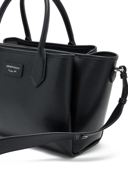 ΓΥΝΑΙΚΕΙΑ ΤΣΑΝΤΑ ΧΕΙΡΟΣ 3