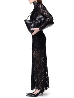 ΓΥΝΑΙΚΕΙΑ ΤΣΑΝΤΑ ΩΜΟΥ  2