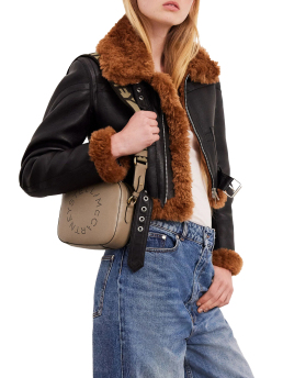 ΓΥΝΑΙΚΕΙΑ ΤΣΑΝΤΑ ΧΙΑΣΤΙ CAMERA 4