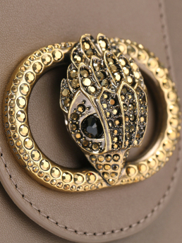 ΓΥΝΑΙΚΕΙΑ ΔΕΡΜΑΤΙΝΗ ΤΣΑΝΤΑ ΩΜΟΥ CHELSEA 3