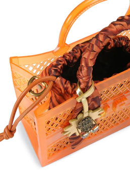 ΓΥΝΑΙΚΕΙΑ ΤΣΑΝΤΑ ΧΕΙΡΟΣ  2