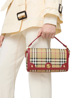 ΓΥΝΑΙΚΕΙΑ ΤΣΑΝΤΑ ΧΕΙΡΟΣ  3