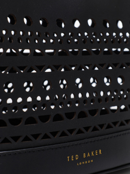 ΓΥΝΑΙΚΕΙΑ ΤΣΑΝΤΑ ΩΜΟΥ  3