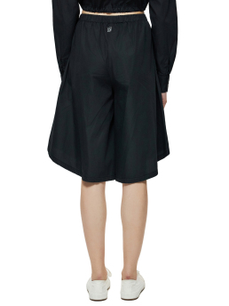 ΓΥΝΑΙΚΕΙΑ ΒΕΡΜΟΥΔΑ  2