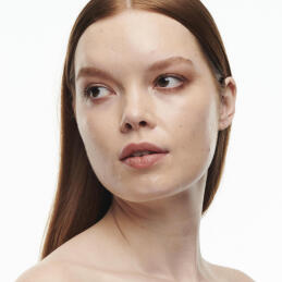 STUDIO RADIANCE SERUM-POWERED FOUNDATION 3