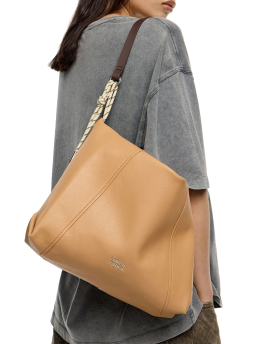 ΓΥΝΑΙΚΕΙΑ ΤΣΑΝΤΑ ΧΕΙΡΟΣ 2