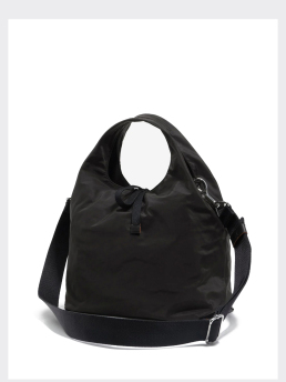 ΓΥΝΑΙΚΕΙΑ ΤΣΑΝΤΑ ΧΕΙΡΟΣ 1