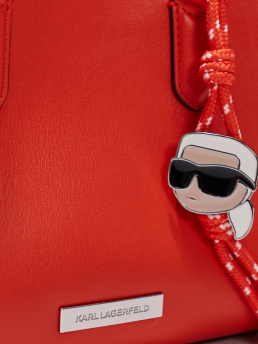 ΓΥΝΑΙΚΕΙΑ ΤΣΑΝΤΑ ΧΕΙΡΟΣ  3