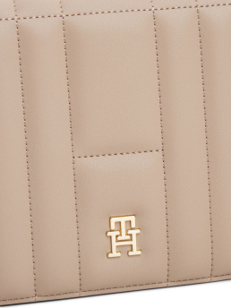 ΓΥΝΑΙΚΕΙΑ ΤΣΑΝΤΑ ΩΜΟΥ 3