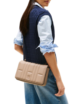 ΓΥΝΑΙΚΕΙΑ ΤΣΑΝΤΑ ΩΜΟΥ 4