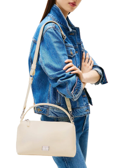 ΓΥΝΑΙΚΕΙΑ ΤΣΑΝΤΑ ΩΜΟΥ 4