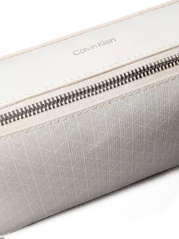 ΓΥΝΑΙΚΕΙΑ ΤΣΑΝΤΑ ΧΙΑΣΤΙ 3