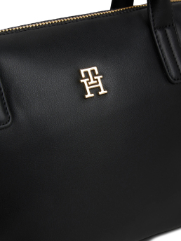 ΓΥΝΑΙΚΕΙΑ ΤΣΑΝΤΑ ΧΙΑΣΤΙ 3