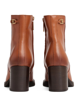 ΓΥΝΑΙΚΕΙΑ ΔΕΡΜΑΤΙΝΑ ΜΠΟΤΑΚΙΑ 3