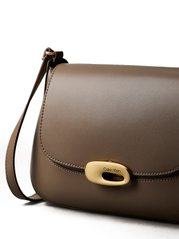 HARDWARE FLAP MEDIUM CROSSBODY 3