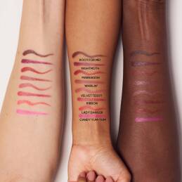 LIPGLAZER GLOSSY LINER 3