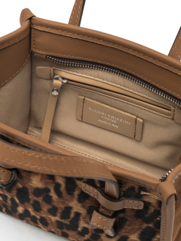 ΓΥΝΑΙΚΕΙΑ ΤΣΑΝΤΑ ΧΕΙΡΟΣ 2