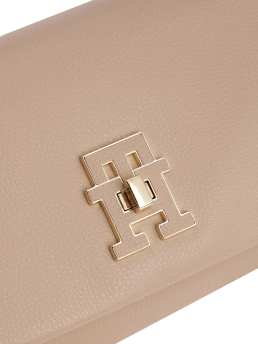 ΓΥΝΑΙΚΕΙΑ ΤΣΑΝΤΑ ΧΙΑΣΤΙ 3