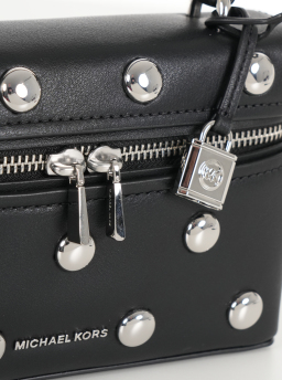 ΓΥΝΑΙΚΕΙΑ ΤΣΑΝΤΑ ΧΕΙΡΟΣ  3