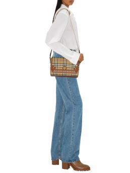 ΓΥΝΑΙΚΕΙΑ ΤΣΑΝΤΑ ΩΜΟΥ 3