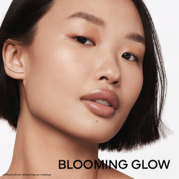 MÉTÉORITES BLOOMING GLOW LIGHT-REVEALING PEARLS OF POWDER - LIMITED EDITION 2