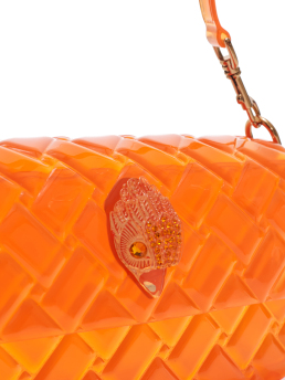 ΓΥΝΑΙΚΕΙΑ ΤΣΑΝΤΑ ΩΜΟΥ 3