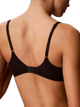 ΓΥΝΑΙΚΕΙΟ ΤΡΙΓΩΝΙΚΟ ΣΟΥΤΙΕΝ  2