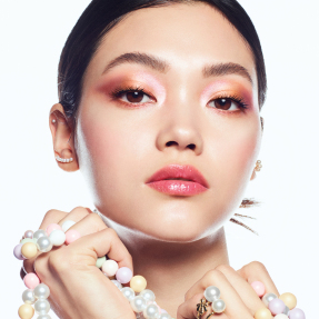 MÉTÉORITES LIGHT-REVEALING PEARLS OF POWDER | 01 Pearly White