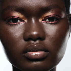 BIBILIOPHILIA EYESHADOW PALETTE 18 COLOURS