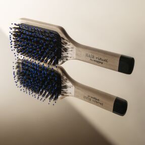 THE POCKET BRUSH RADIANCE & SOFTNESS
