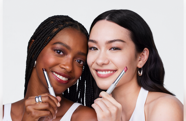 ΛΑΜΨΤΕ ΓΙΑ ΤΗΝ ΗΜΕΡΑ ΤΗΣ ΓΥΝΑΙΚΑΣ ΜΕ ΤΗΝ CLINIQUE