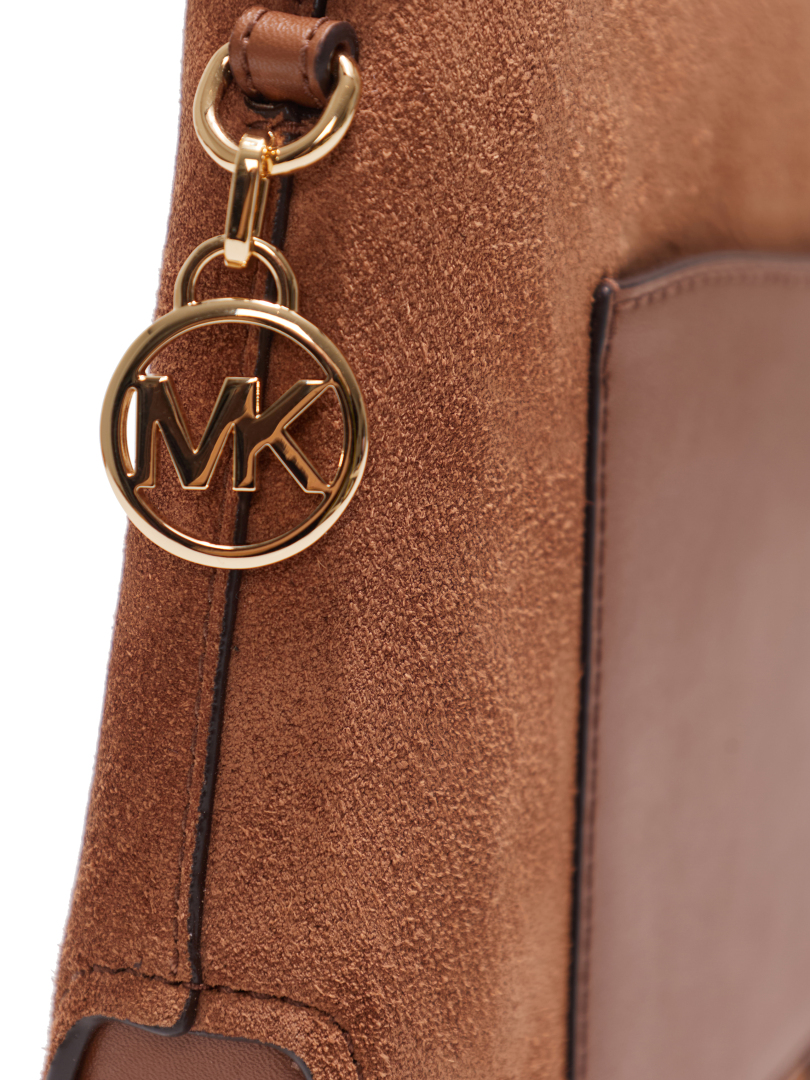 ΓΥΝΑΙΚΕΙΑ ΤΣΑΝΤΑ ΩΜΟΥ  3