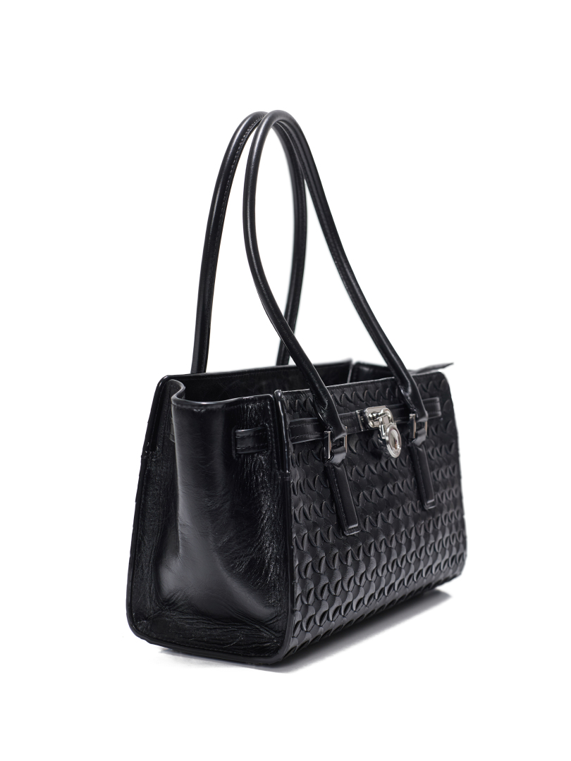 ΓΥΝΑΙΚΕΙΑ ΤΣΑΝΤΑ ΩΜΟΥ  2