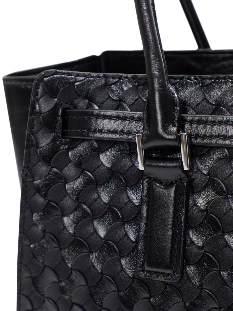 ΓΥΝΑΙΚΕΙΑ ΤΣΑΝΤΑ ΩΜΟΥ  3