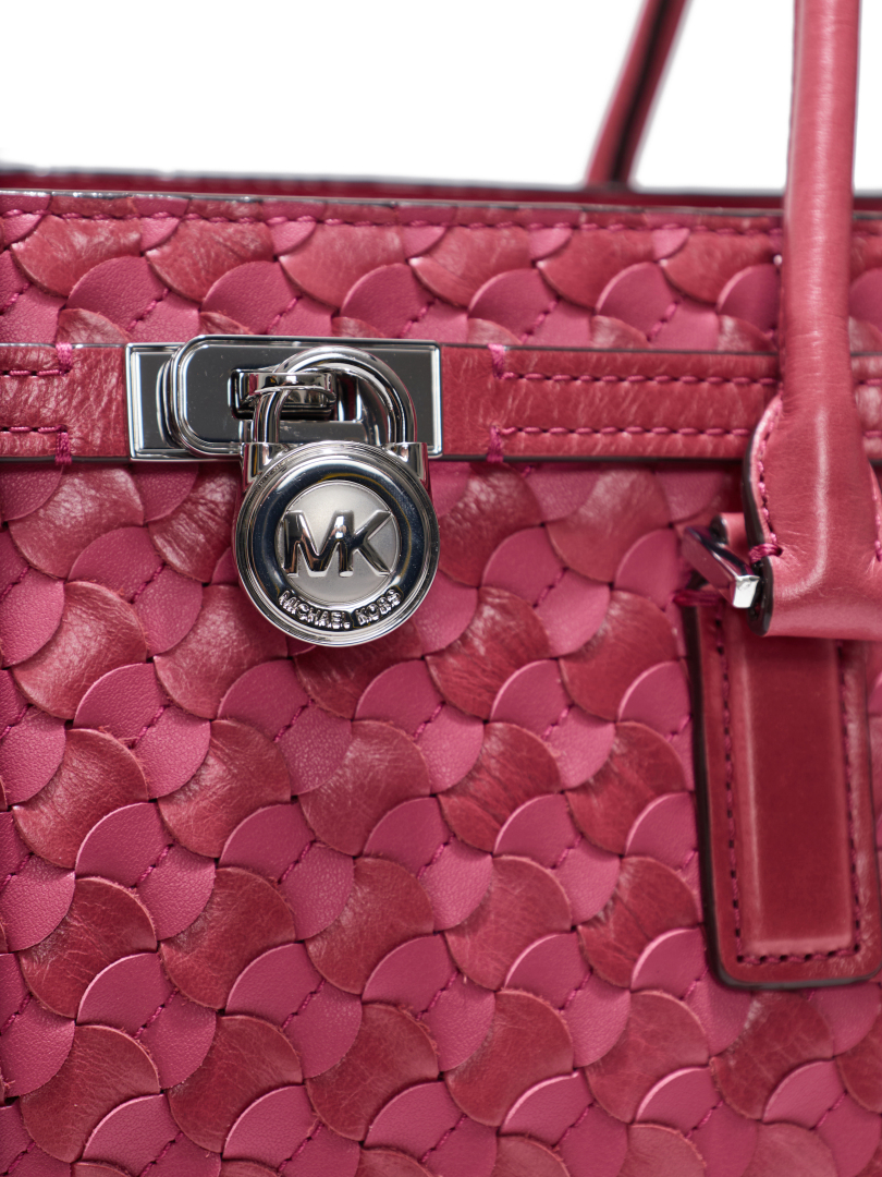 ΓΥΝΑΙΚΕΙΑ ΤΣΑΝΤΑ ΩΜΟΥ  3