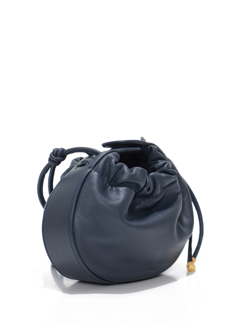 ΓΥΝΑΙΚΕΙΑ ΤΣΑΝΤΑ ΩΜΟΥ 2