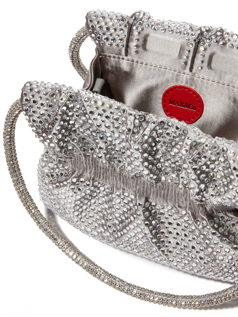 ΓΥΝΑΙΚΕΙΑ ΤΣΑΝΤΑ ΩΜΟΥ 2