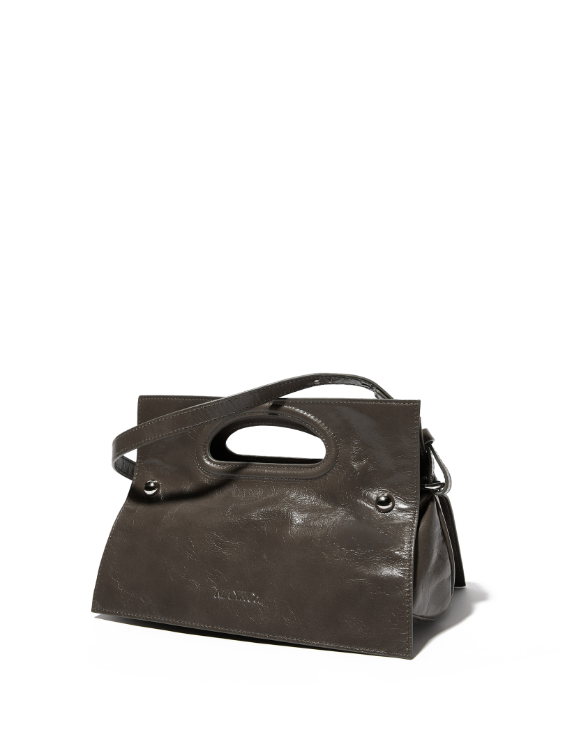 ΓΥΝΑΙΚΕΙΑ ΤΣΑΝΤΑ ΧΙΑΣΤΙ 0