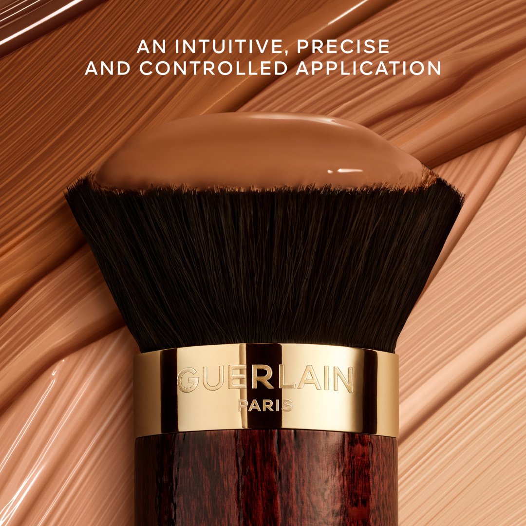 FLUID FOUNDATION KABUKI BRUSH 1