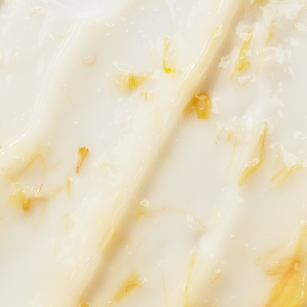 CALENDULA PETAL-INFUSED CALMING MASK 4