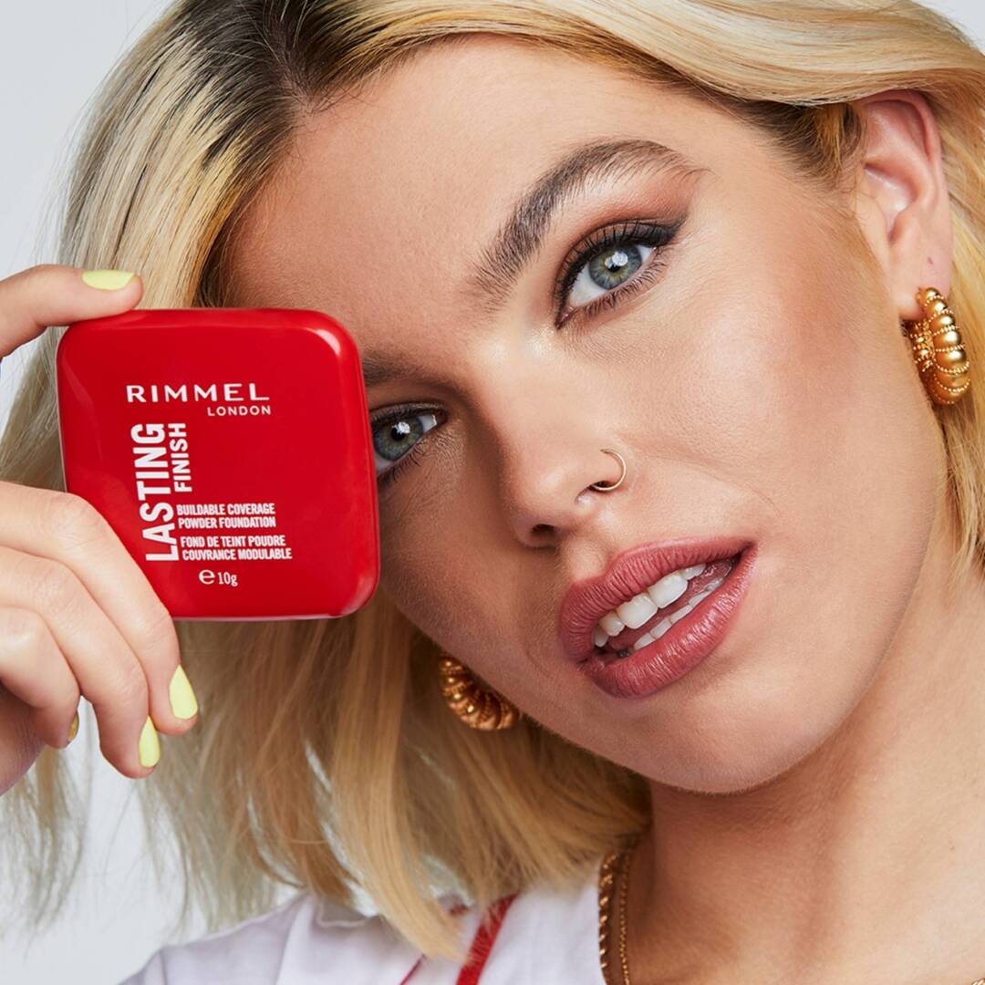 LASTING FINISH COMPACT FOUNDATION 3