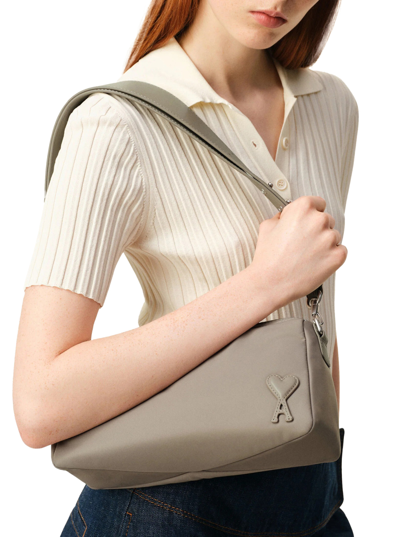 ΓΥΝΑΙΚΕΙΑ ΤΣΑΝΤΑ ΩΜΟΥ 4