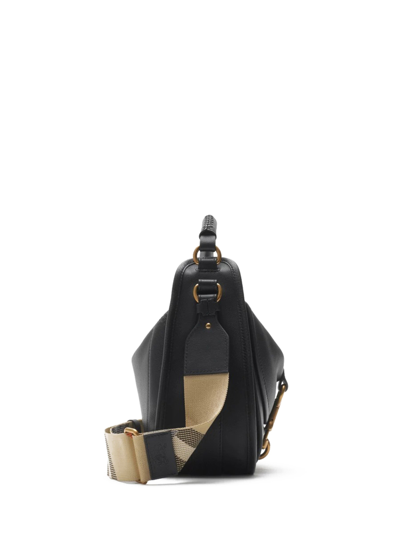 ΓΥΝΑΙΚΕΙΑ ΤΣΑΝΤΑ ΩΜΟΥ 1