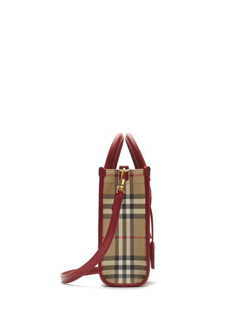 ΓΥΝΑΙΚΕΙΑ ΤΣΑΝΤΑ ΧΙΑΣΤΙ  2