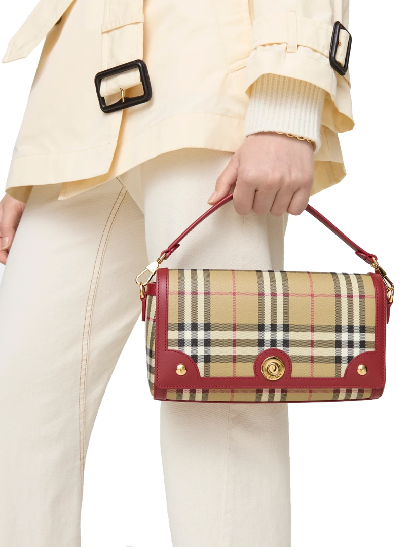 ΓΥΝΑΙΚΕΙΑ ΤΣΑΝΤΑ ΧΕΙΡΟΣ  3