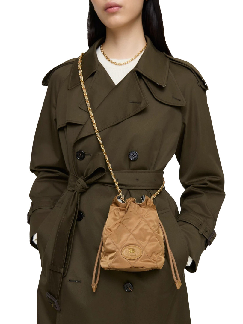 ΓΥΝΑΙΚΕΙΑ ΤΣΑΝΤΑ ΧΙΑΣΤΙ 4